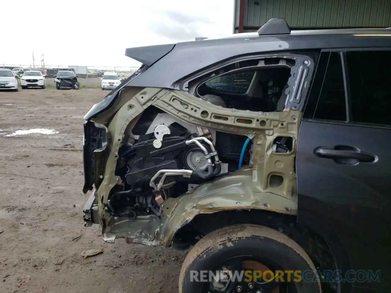 9 Photograph of a damaged car 5TDYZRAH2LS023315 TOYOTA HIGHLANDER 2020