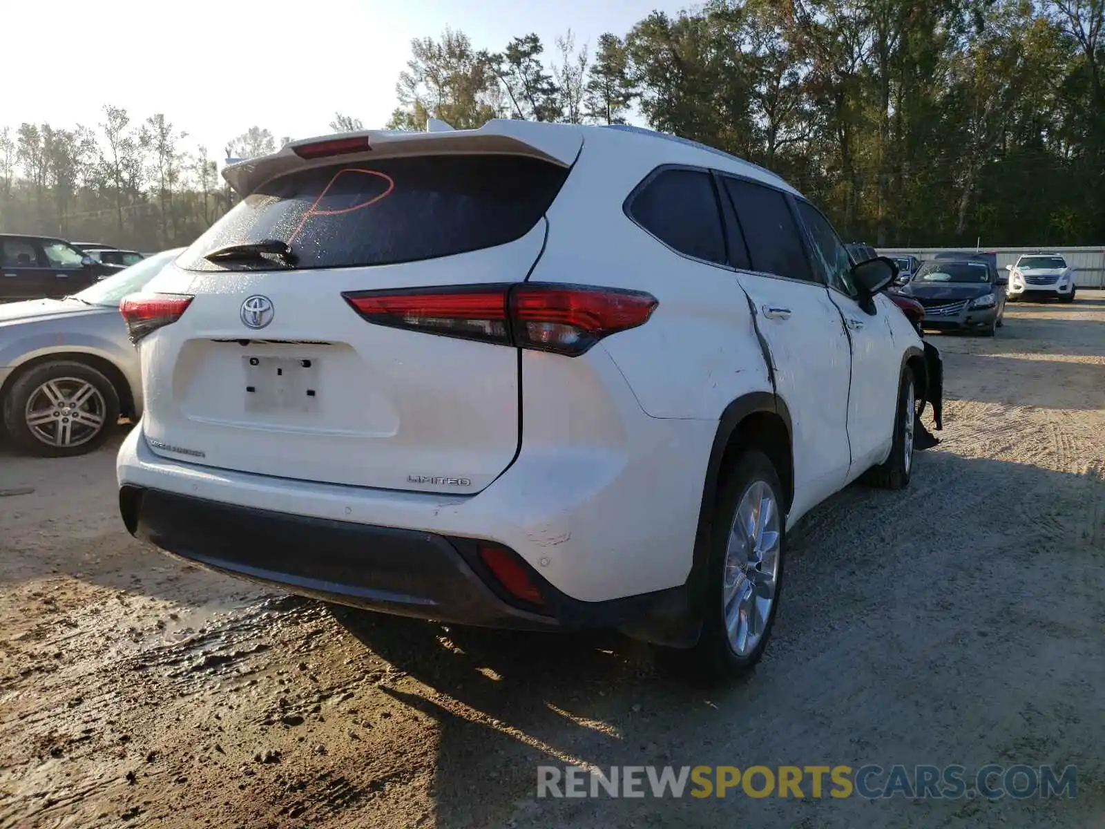 4 Photograph of a damaged car 5TDYZRAH3LS017975 TOYOTA HIGHLANDER 2020