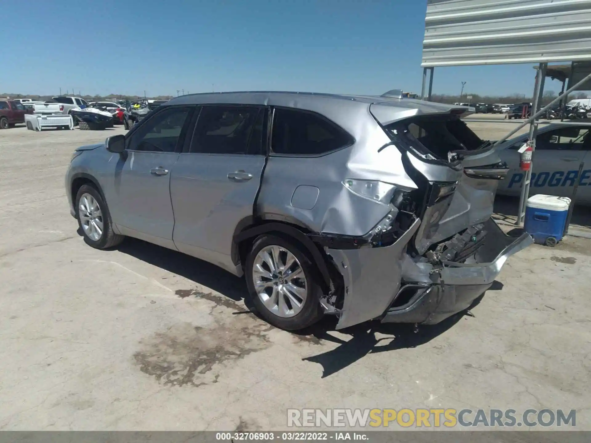 3 Photograph of a damaged car 5TDYZRAH3LS030936 TOYOTA HIGHLANDER 2020