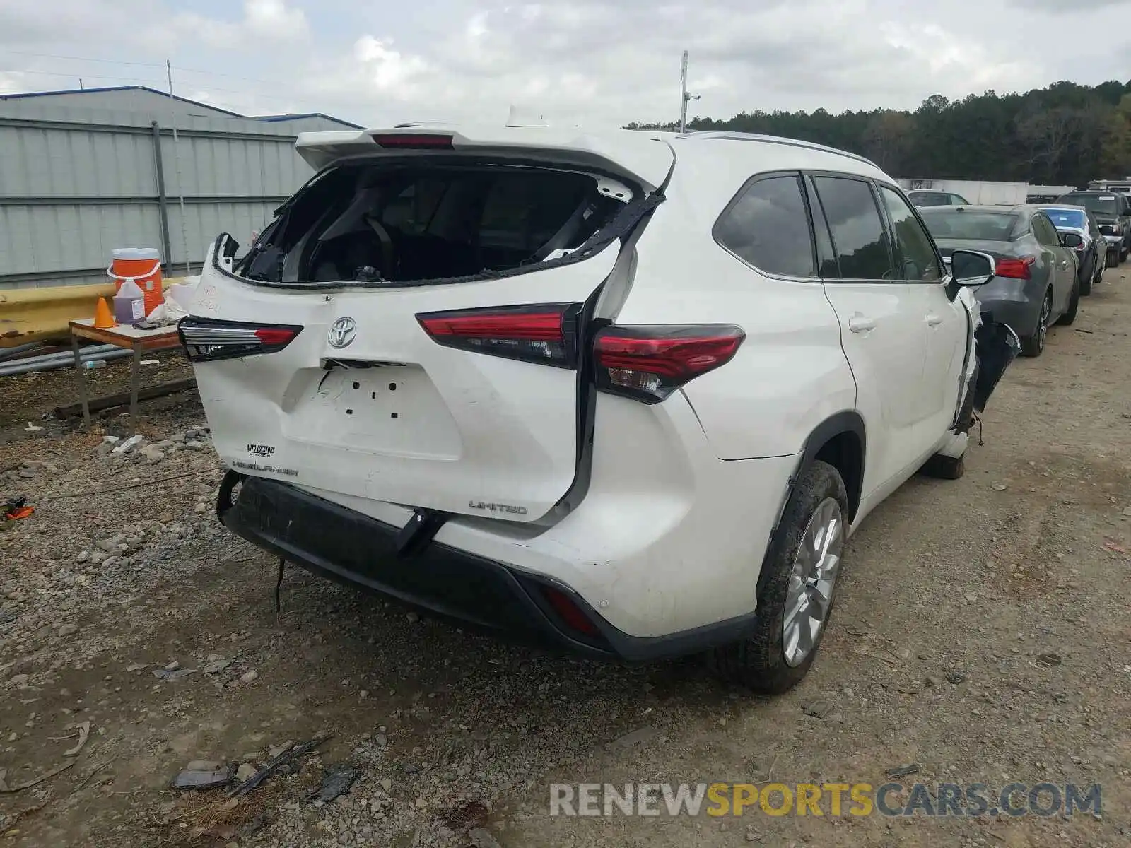 4 Photograph of a damaged car 5TDYZRAH4LS005673 TOYOTA HIGHLANDER 2020