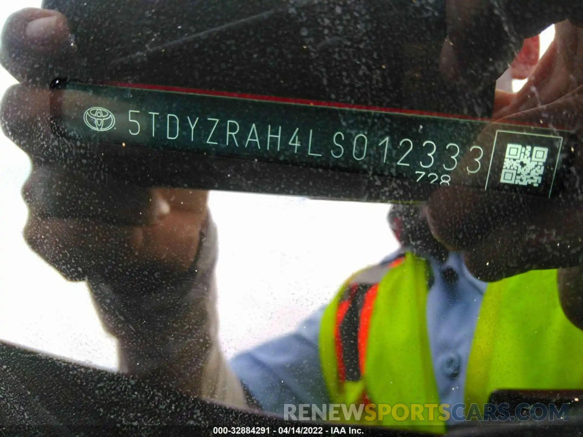 9 Photograph of a damaged car 5TDYZRAH4LS012333 TOYOTA HIGHLANDER 2020