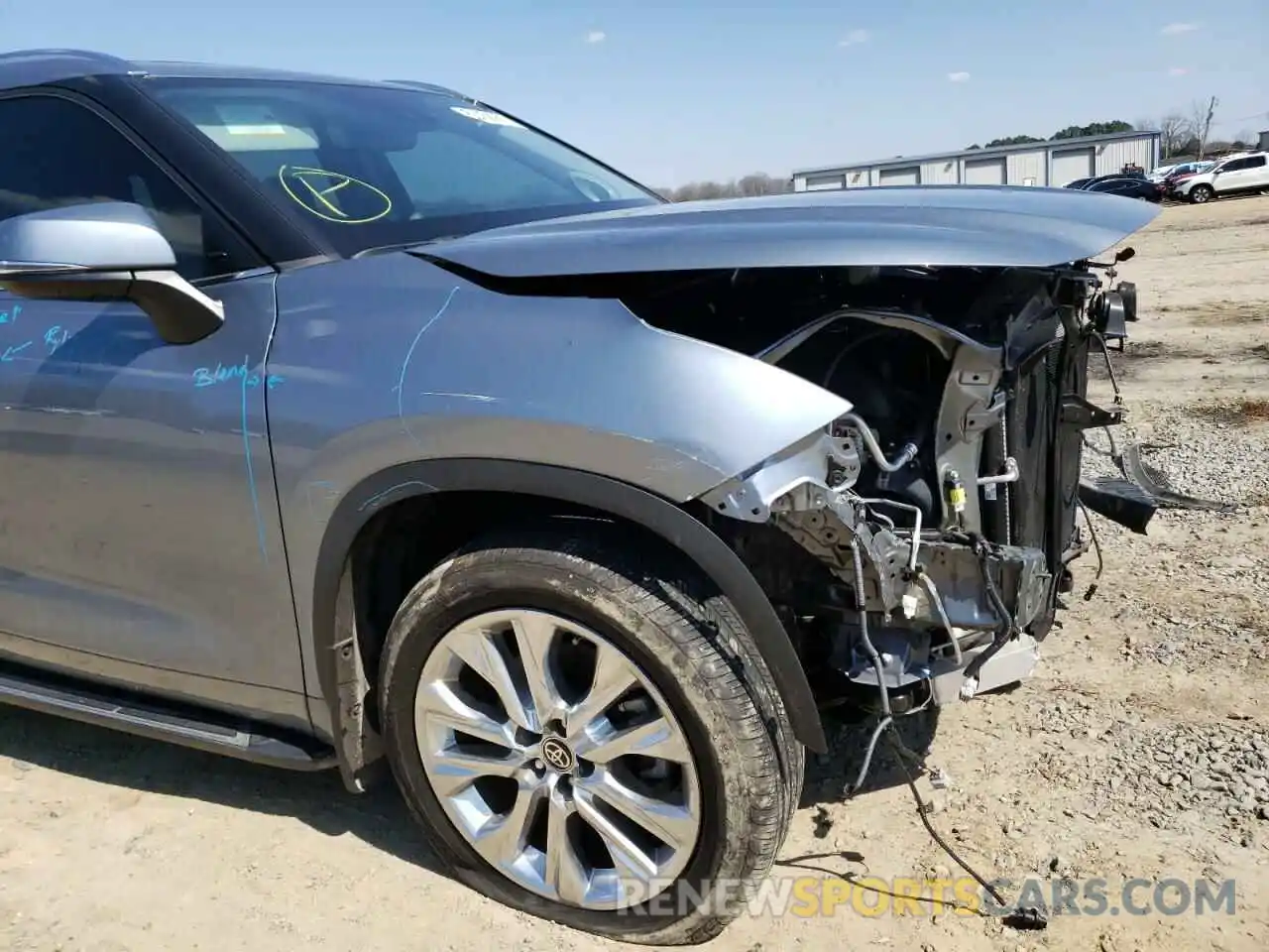 9 Photograph of a damaged car 5TDYZRAH5LS013233 TOYOTA HIGHLANDER 2020