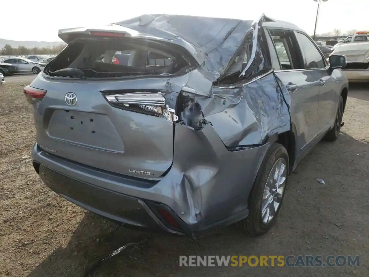 4 Photograph of a damaged car 5TDYZRAH6LS009272 TOYOTA HIGHLANDER 2020