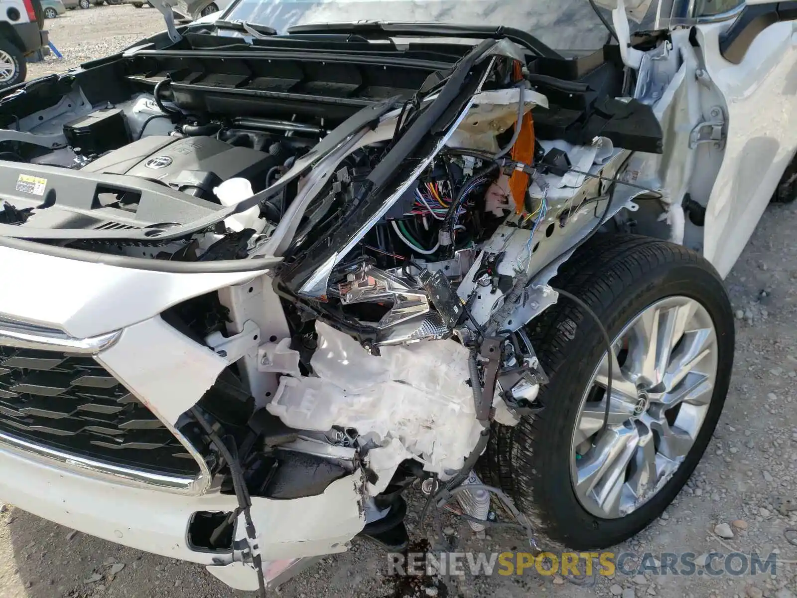 9 Photograph of a damaged car 5TDYZRAH6LS009613 TOYOTA HIGHLANDER 2020