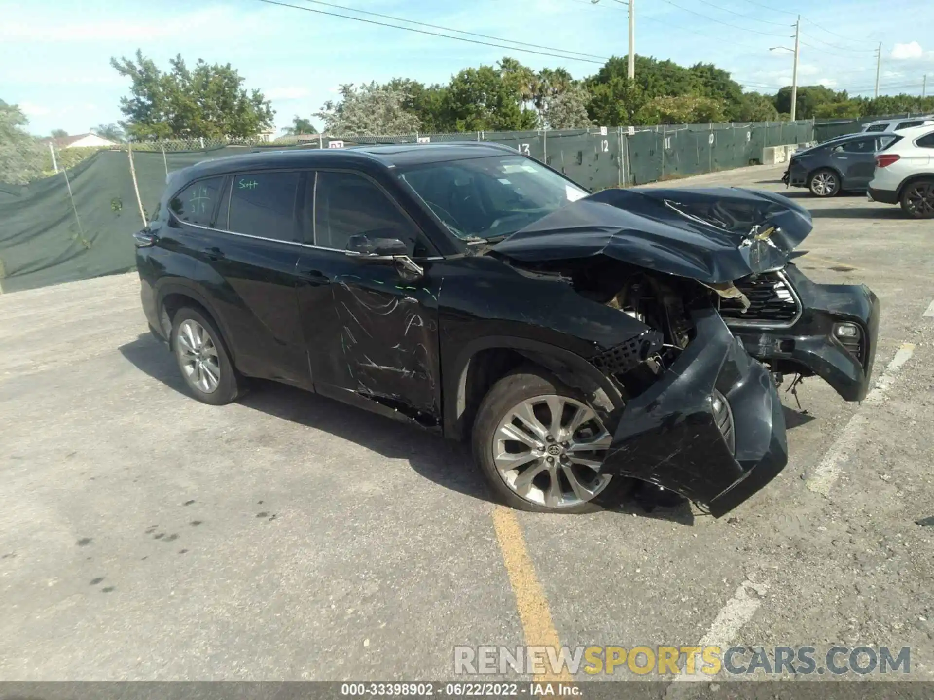 1 Photograph of a damaged car 5TDYZRAH6LS013693 TOYOTA HIGHLANDER 2020