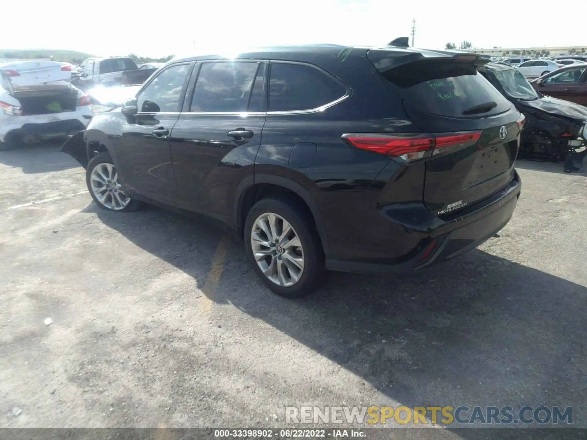 3 Photograph of a damaged car 5TDYZRAH6LS013693 TOYOTA HIGHLANDER 2020