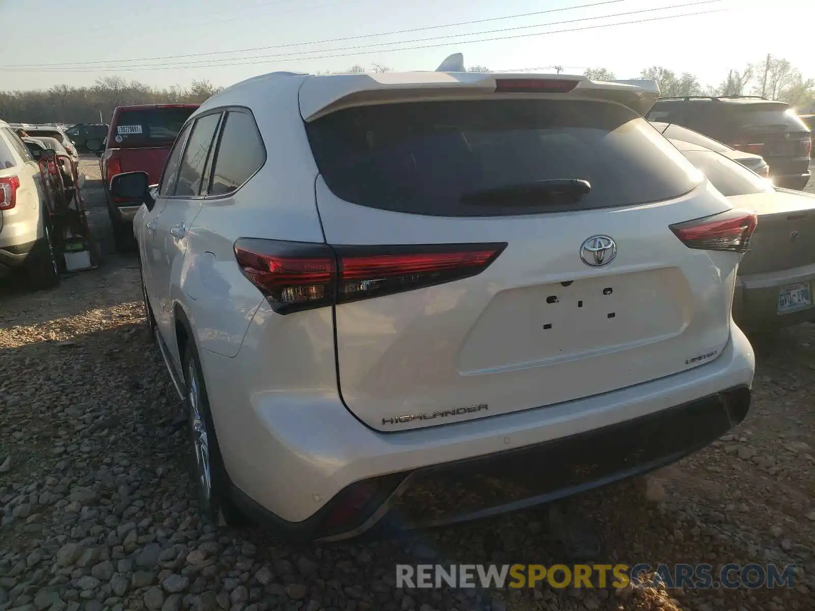 3 Photograph of a damaged car 5TDYZRAH7LS027523 TOYOTA HIGHLANDER 2020