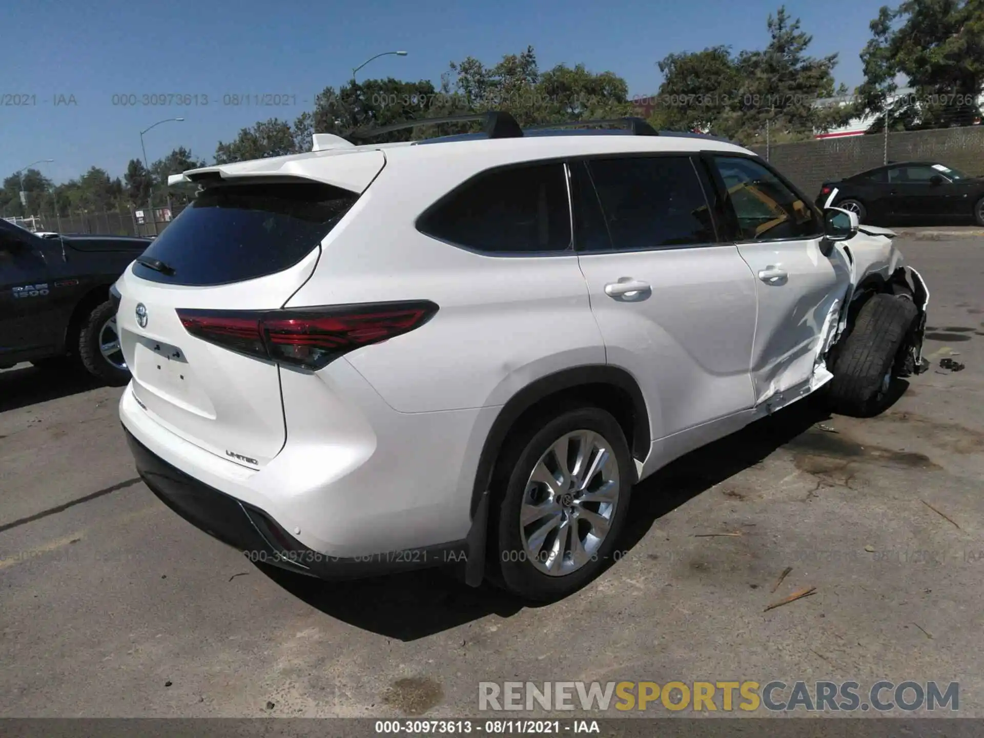 4 Photograph of a damaged car 5TDYZRAH8LS014067 TOYOTA HIGHLANDER 2020