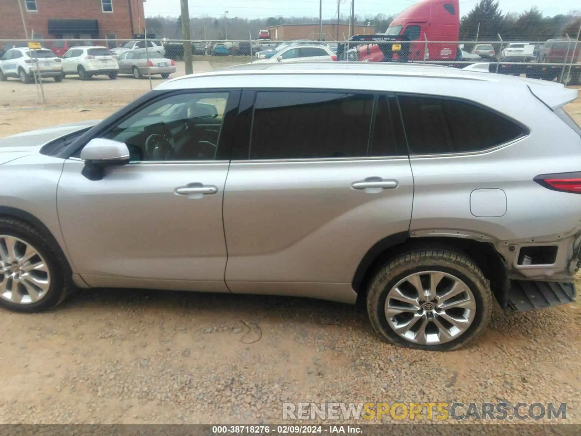 15 Photograph of a damaged car 5TDYZRAH8LS014540 TOYOTA HIGHLANDER 2020