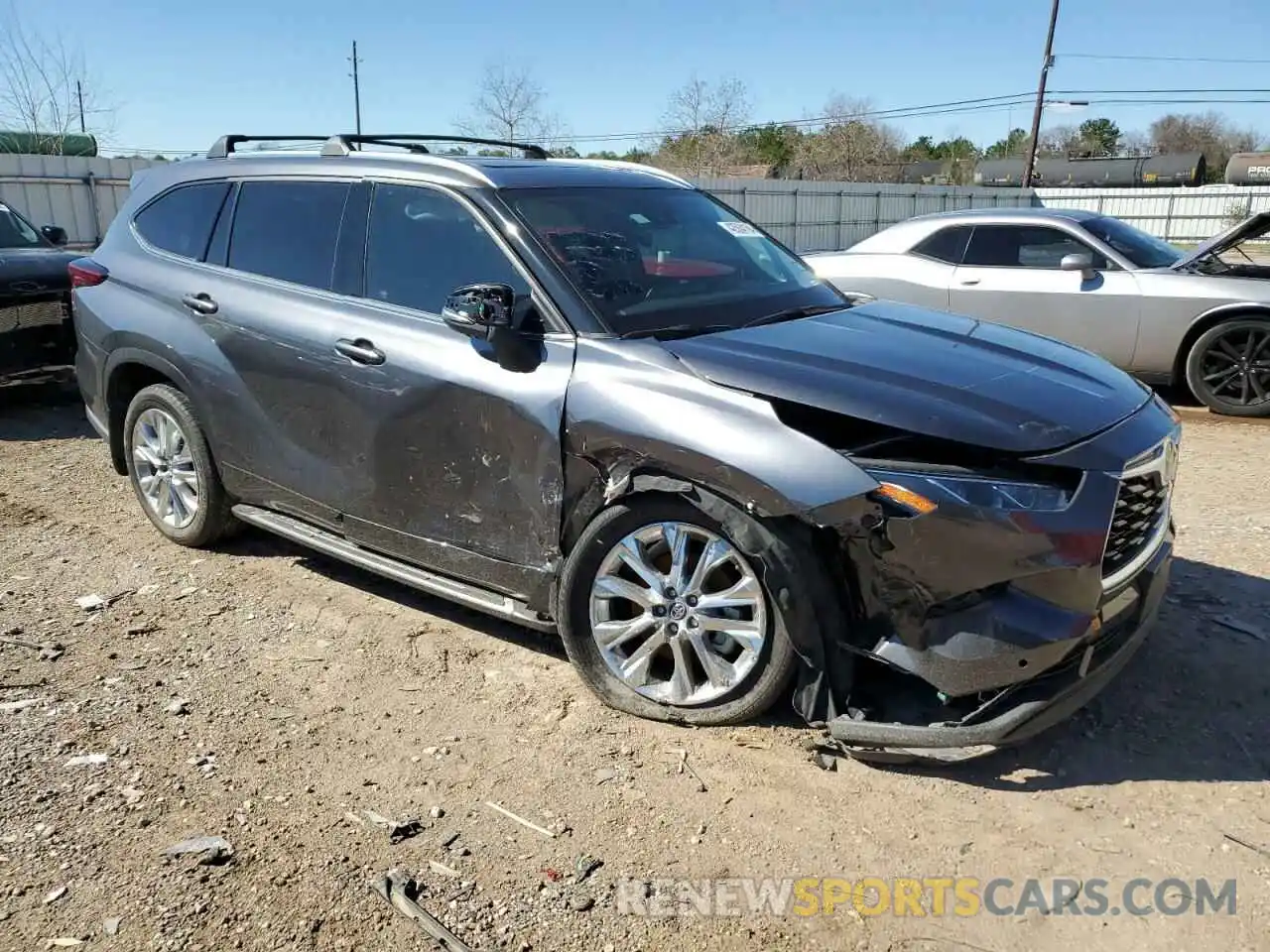 4 Photograph of a damaged car 5TDYZRAH8LS017910 TOYOTA HIGHLANDER 2020