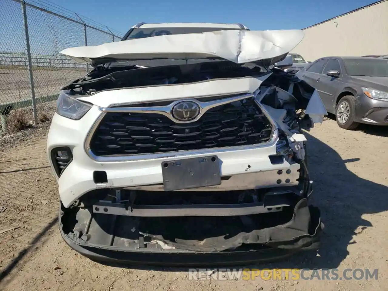 9 Photograph of a damaged car 5TDYZRAH8LS025926 TOYOTA HIGHLANDER 2020