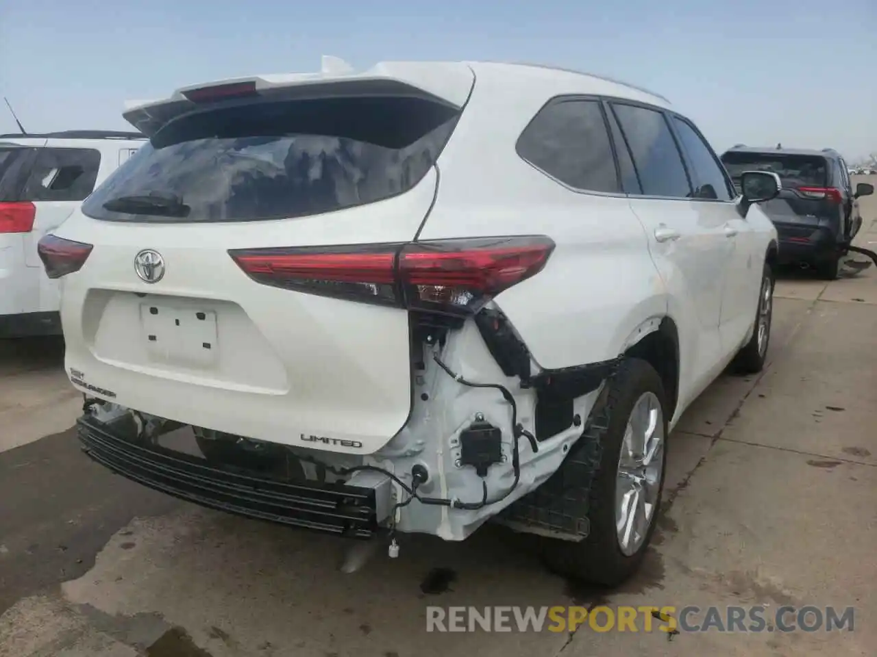 4 Photograph of a damaged car 5TDYZRAHXLS007802 TOYOTA HIGHLANDER 2020