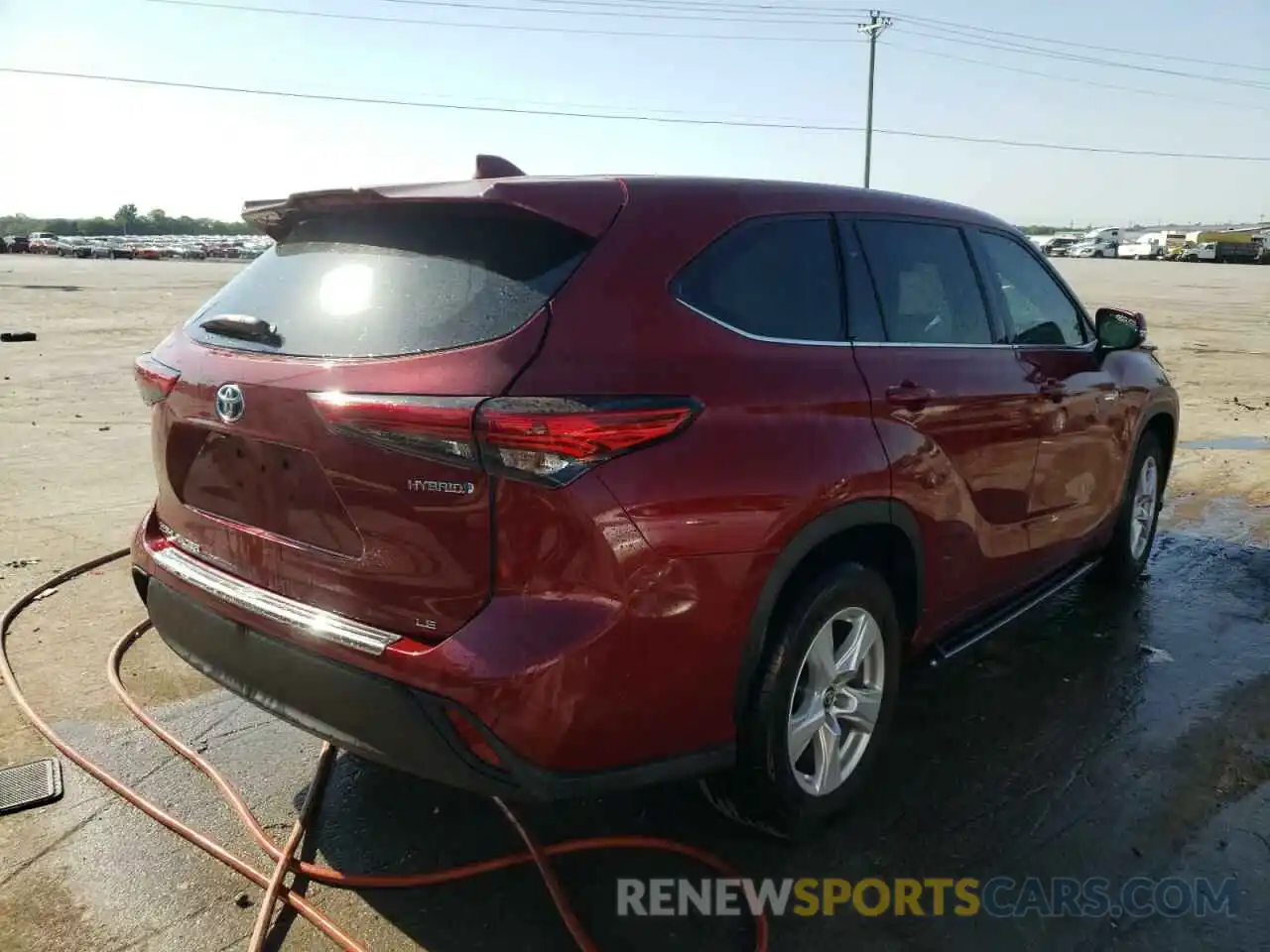 4 Photograph of a damaged car 5TDZARAH1LS502840 TOYOTA HIGHLANDER 2020