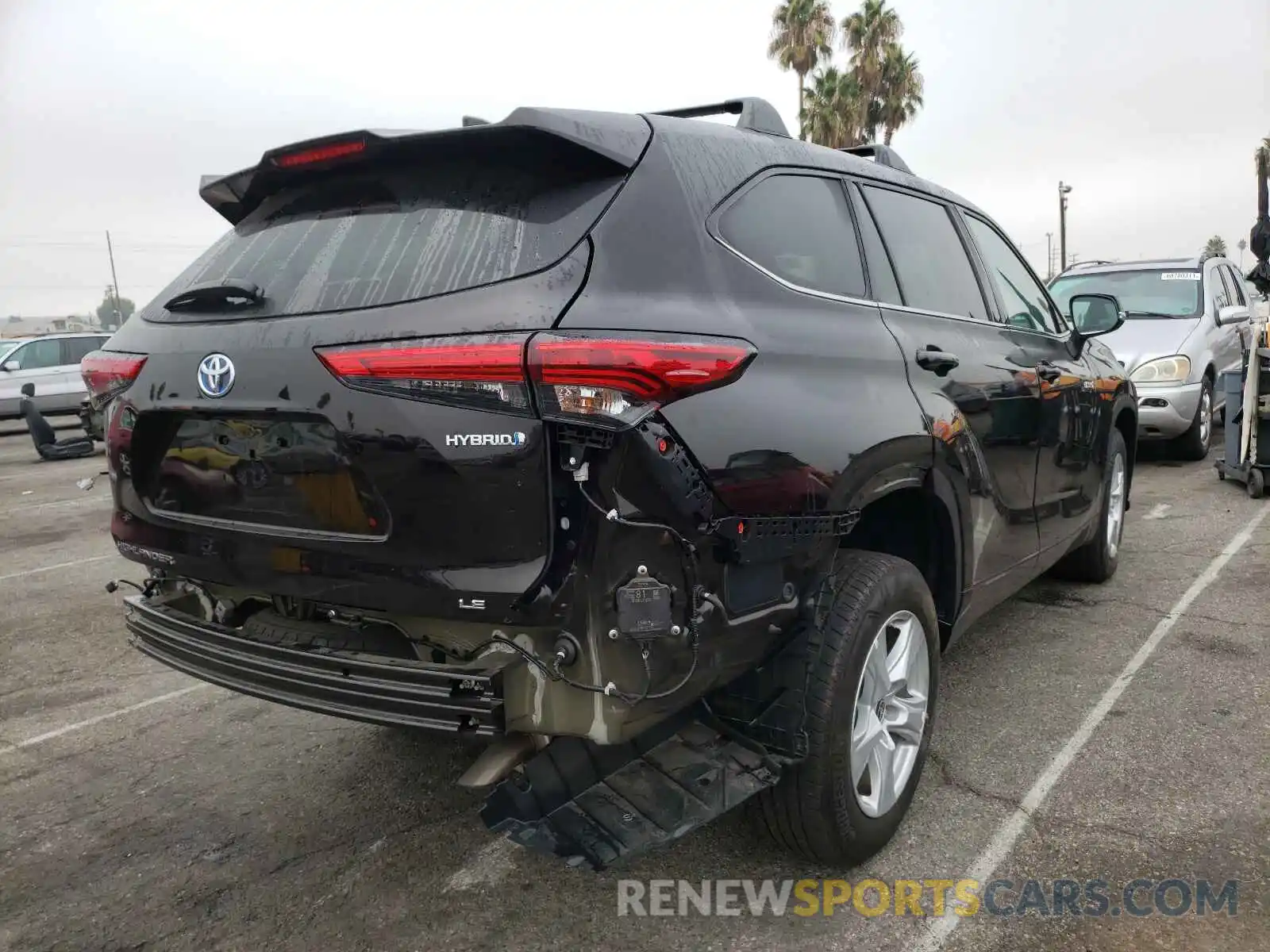 4 Photograph of a damaged car 5TDZARAH4LS004292 TOYOTA HIGHLANDER 2020