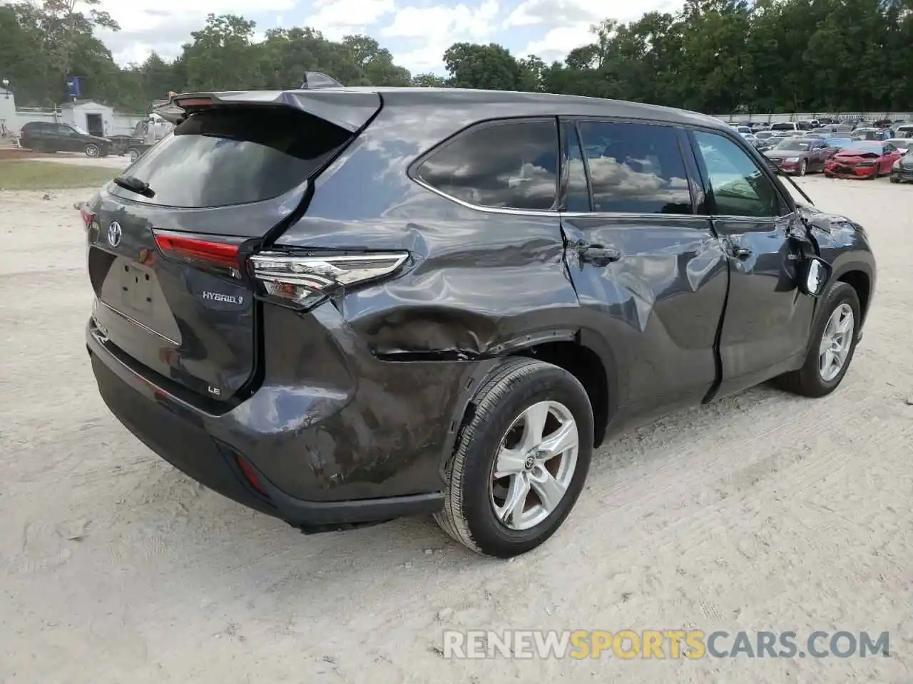 4 Photograph of a damaged car 5TDZARAH4LS501858 TOYOTA HIGHLANDER 2020