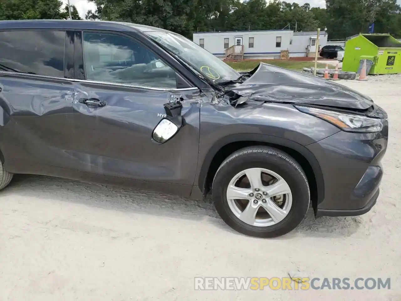 9 Photograph of a damaged car 5TDZARAH4LS501858 TOYOTA HIGHLANDER 2020