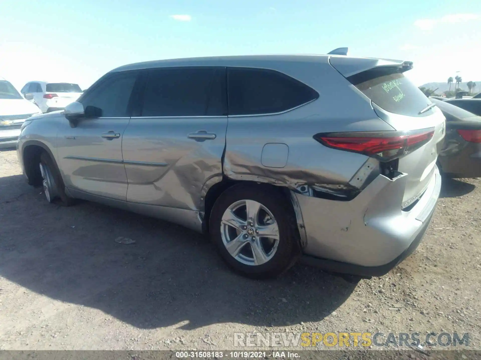 3 Photograph of a damaged car 5TDZARAH6LS501389 TOYOTA HIGHLANDER 2020