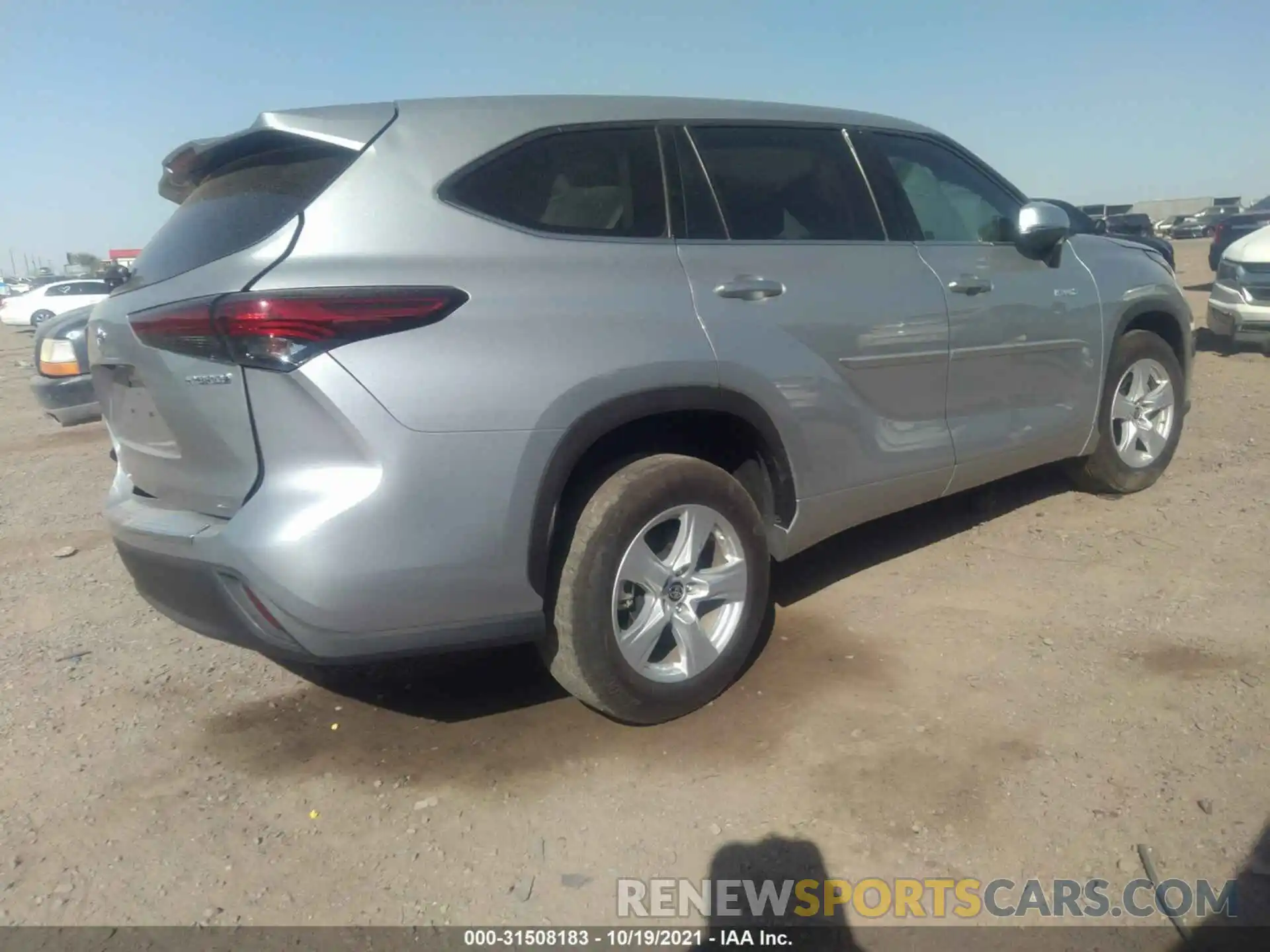 4 Photograph of a damaged car 5TDZARAH6LS501389 TOYOTA HIGHLANDER 2020