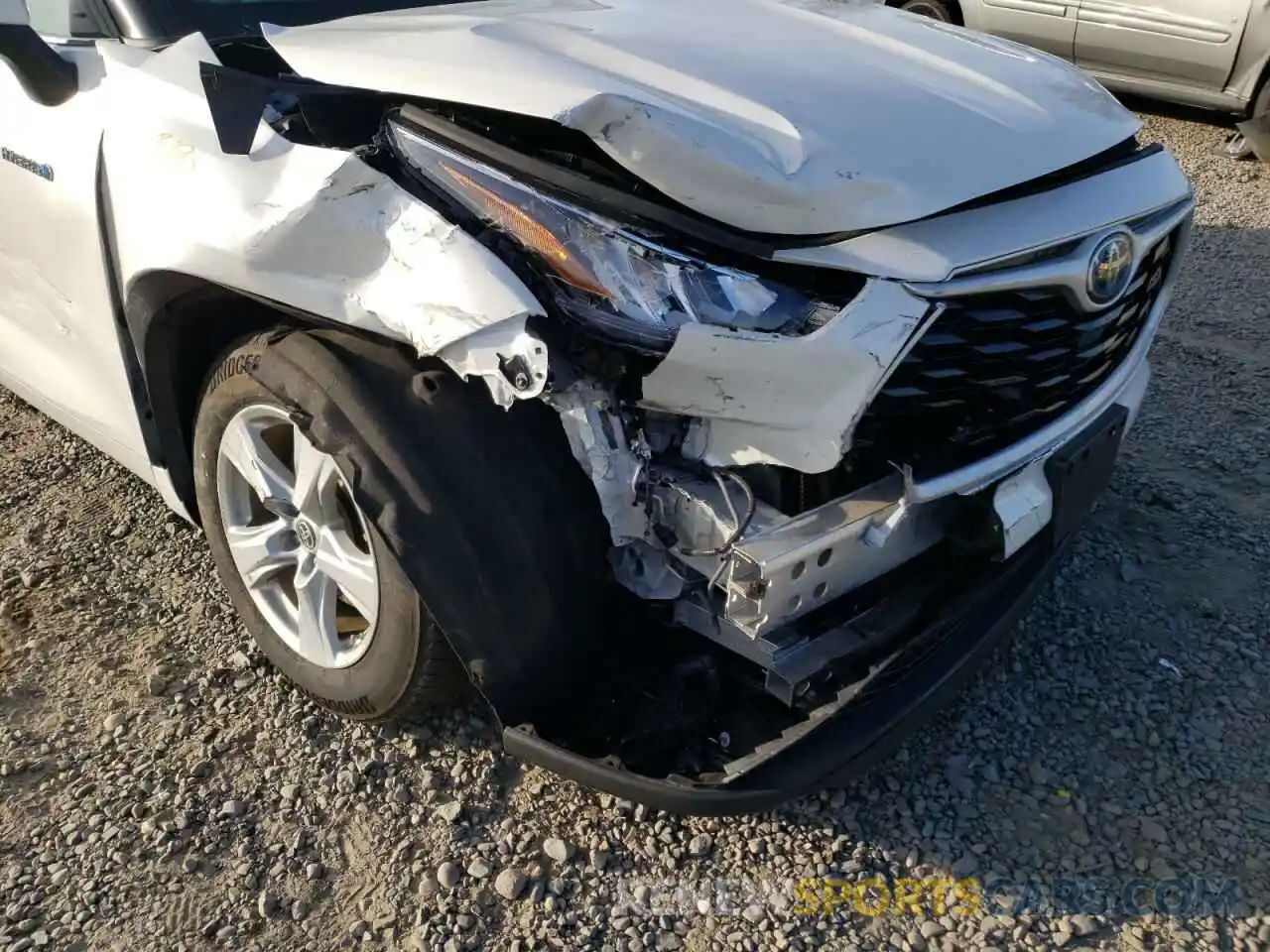 9 Photograph of a damaged car 5TDZARAHXLS501914 TOYOTA HIGHLANDER 2020