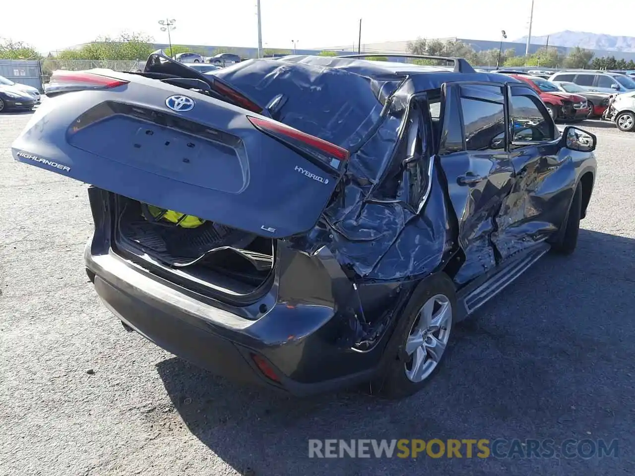 4 Photograph of a damaged car 5TDZARAHXLS503243 TOYOTA HIGHLANDER 2020