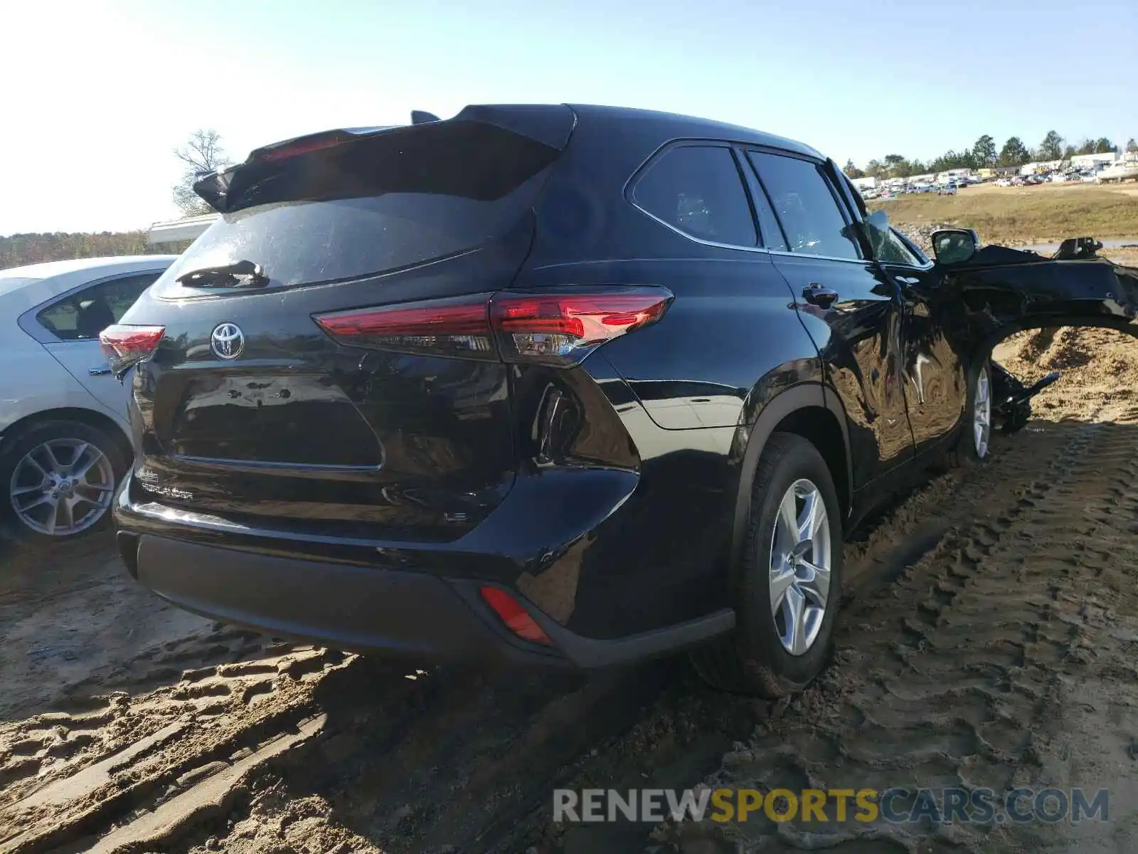 4 Photograph of a damaged car 5TDZZRAH0LS017436 TOYOTA HIGHLANDER 2020