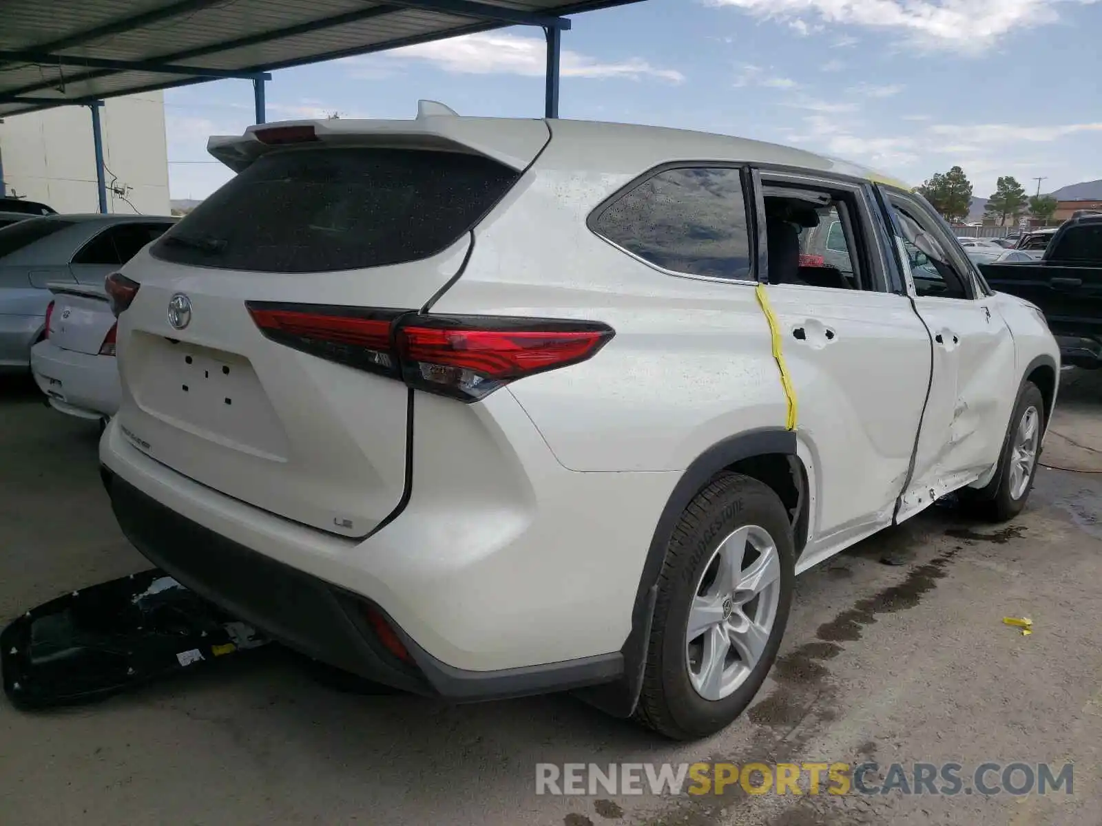 4 Photograph of a damaged car 5TDZZRAH0LS505205 TOYOTA HIGHLANDER 2020