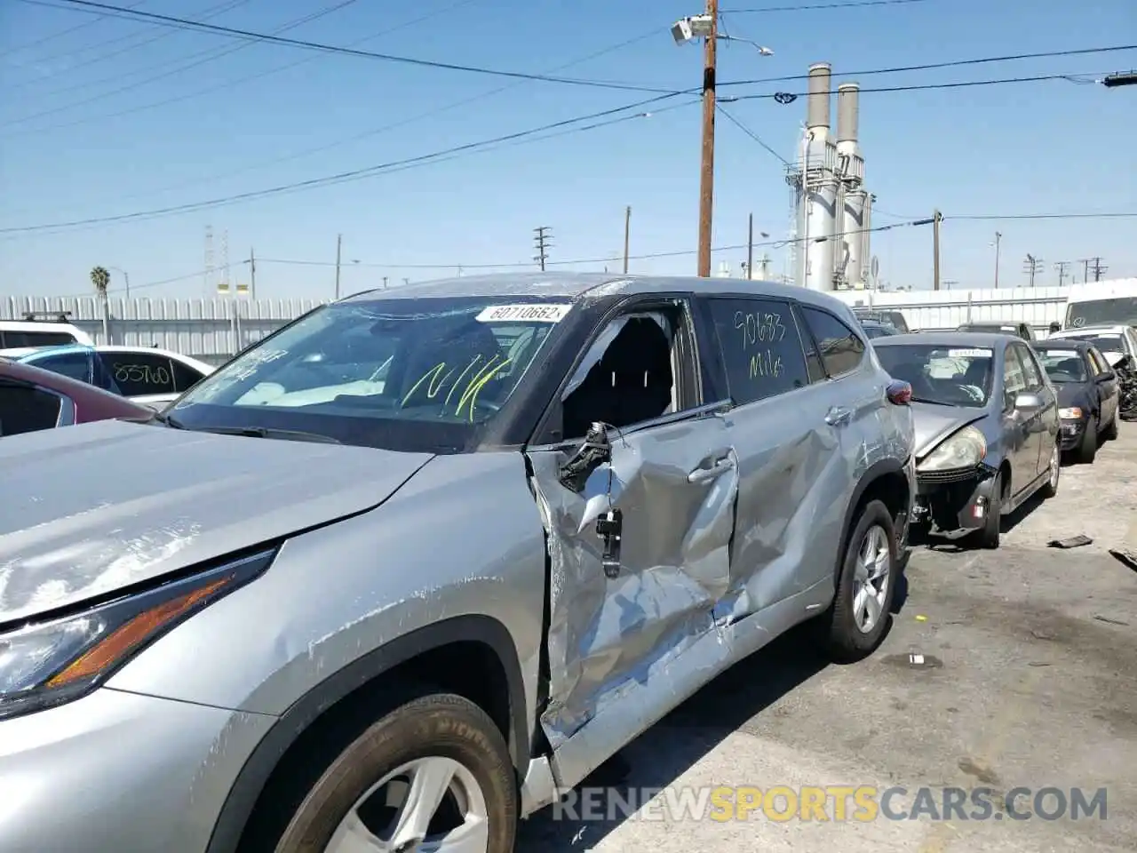 9 Photograph of a damaged car 5TDZZRAH0LS510338 TOYOTA HIGHLANDER 2020