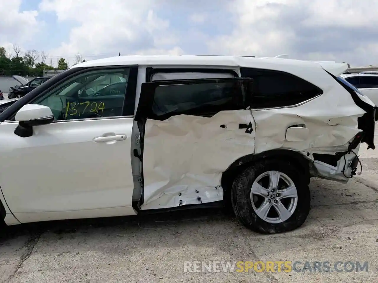 9 Photograph of a damaged car 5TDZZRAH0LS513787 TOYOTA HIGHLANDER 2020