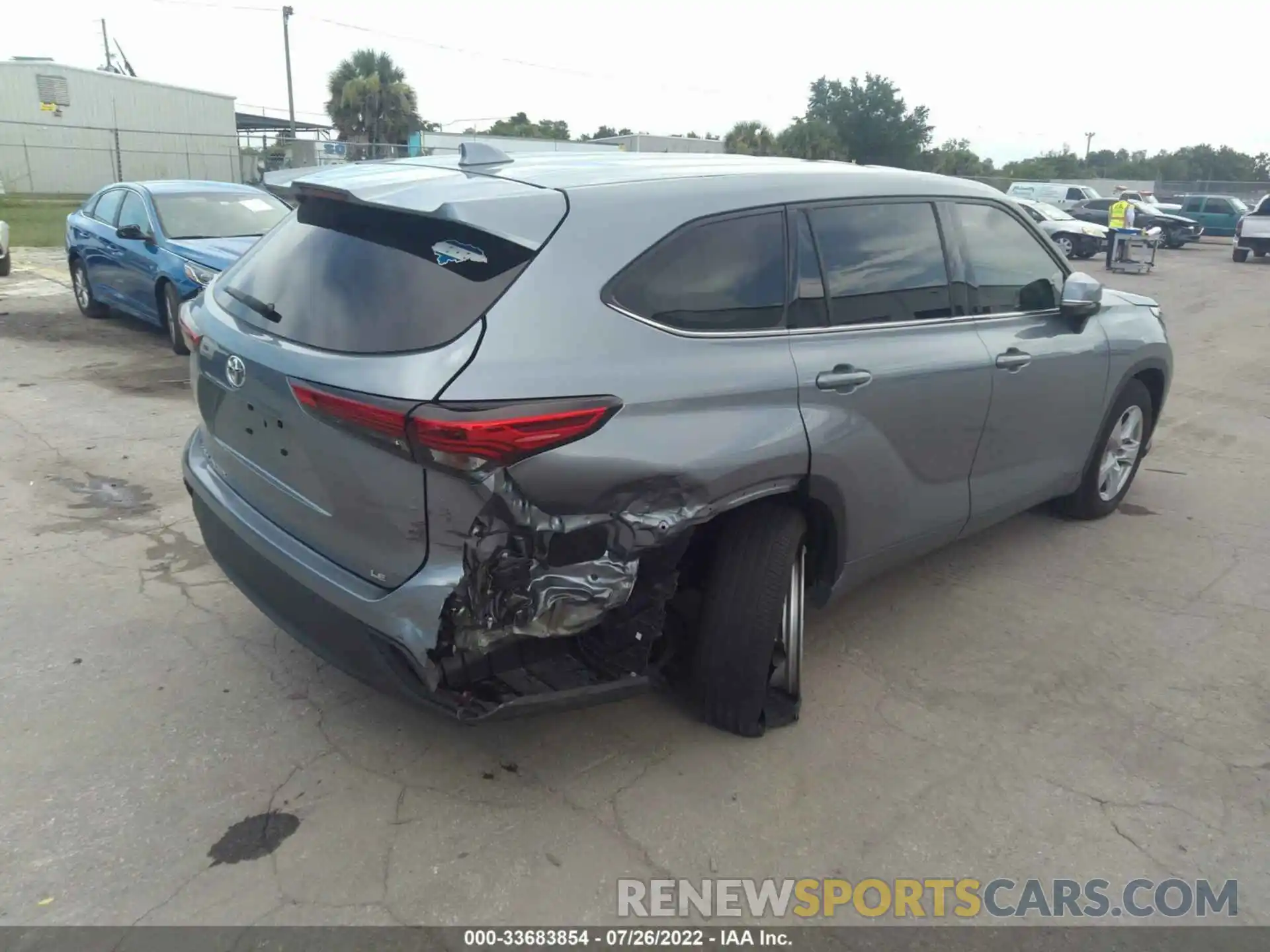 4 Photograph of a damaged car 5TDZZRAH1LS005442 TOYOTA HIGHLANDER 2020