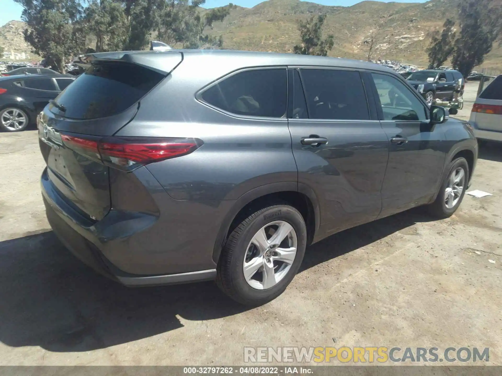 4 Photograph of a damaged car 5TDZZRAH1LS012116 TOYOTA HIGHLANDER 2020