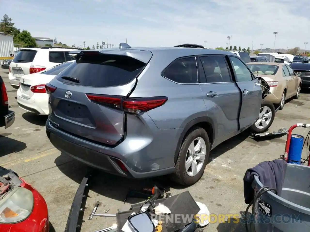 4 Photograph of a damaged car 5TDZZRAH1LS013086 TOYOTA HIGHLANDER 2020