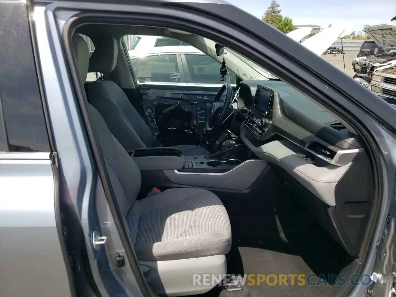 5 Photograph of a damaged car 5TDZZRAH1LS013086 TOYOTA HIGHLANDER 2020