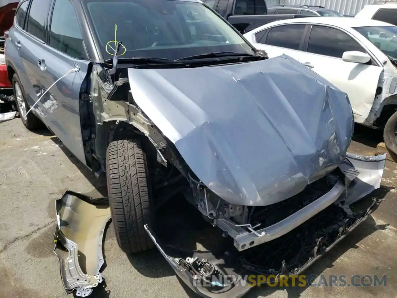 9 Photograph of a damaged car 5TDZZRAH1LS013086 TOYOTA HIGHLANDER 2020