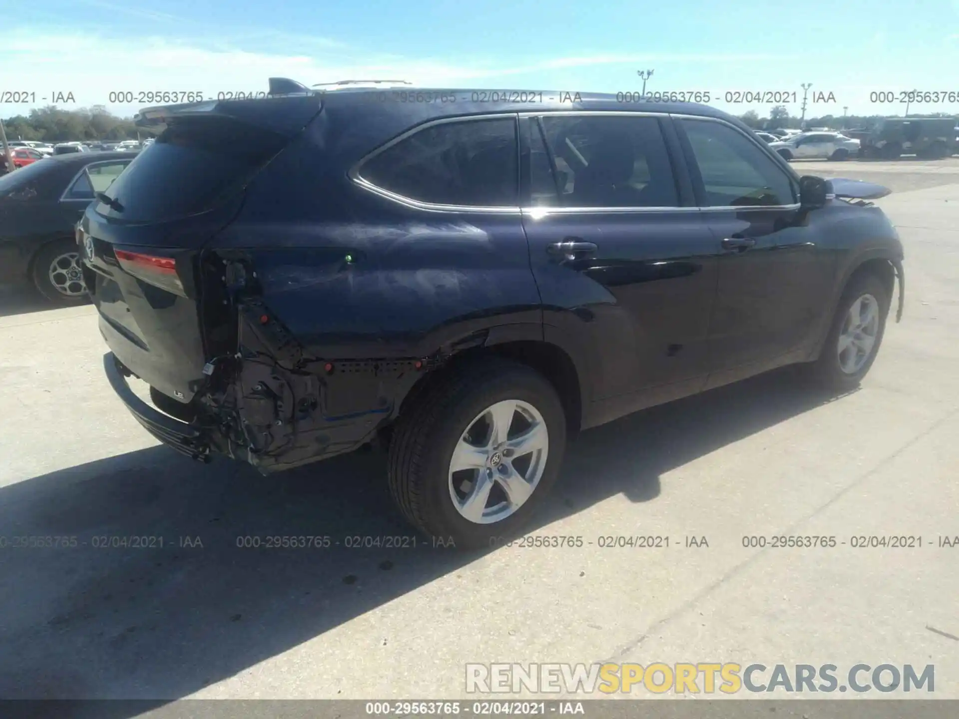 4 Photograph of a damaged car 5TDZZRAH1LS017459 TOYOTA HIGHLANDER 2020