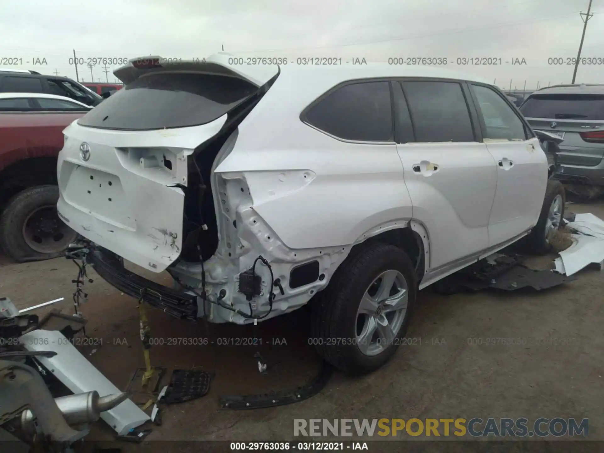 4 Photograph of a damaged car 5TDZZRAH3LS019942 TOYOTA HIGHLANDER 2020