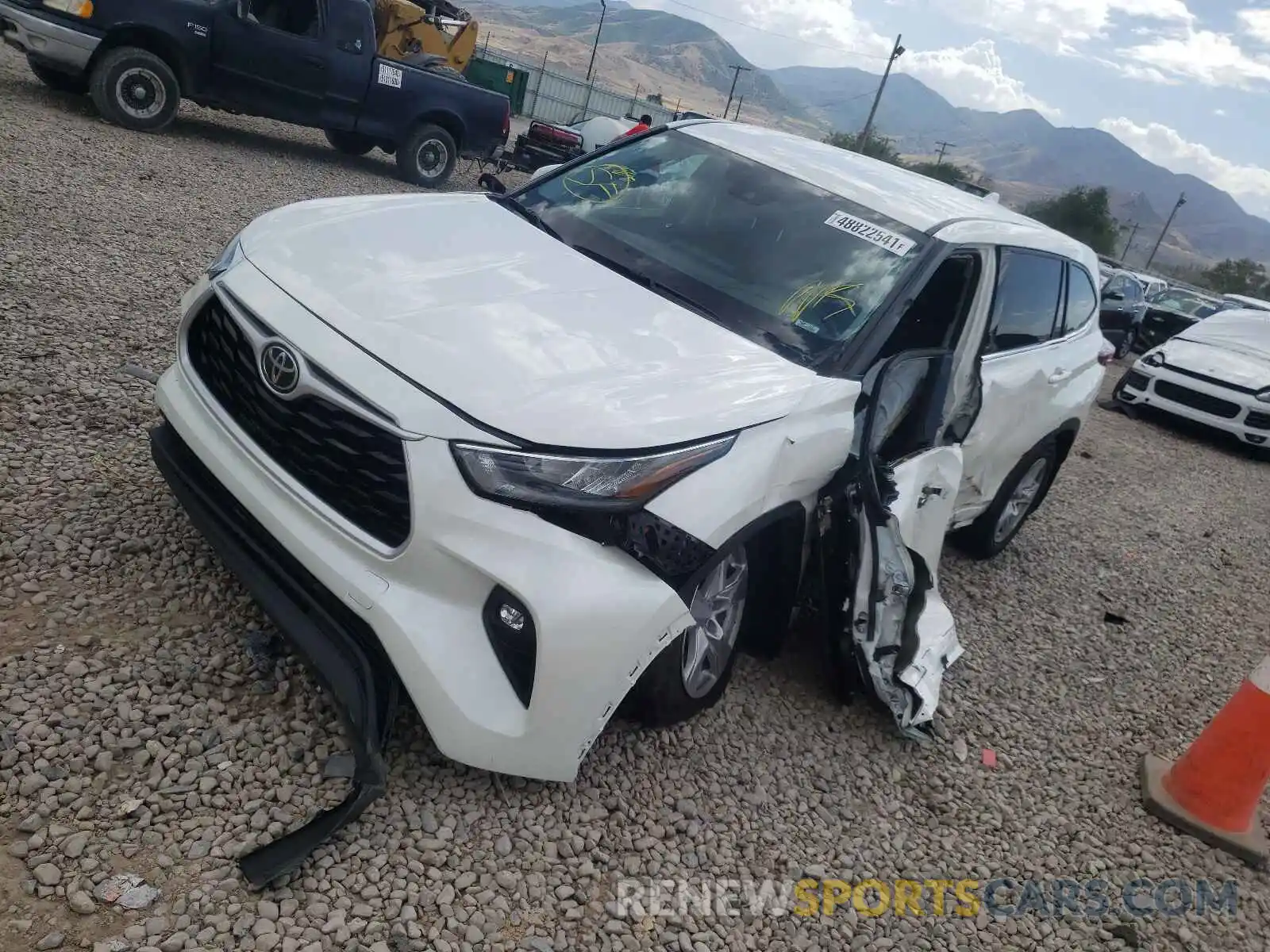 2 Photograph of a damaged car 5TDZZRAH4LS024504 TOYOTA HIGHLANDER 2020