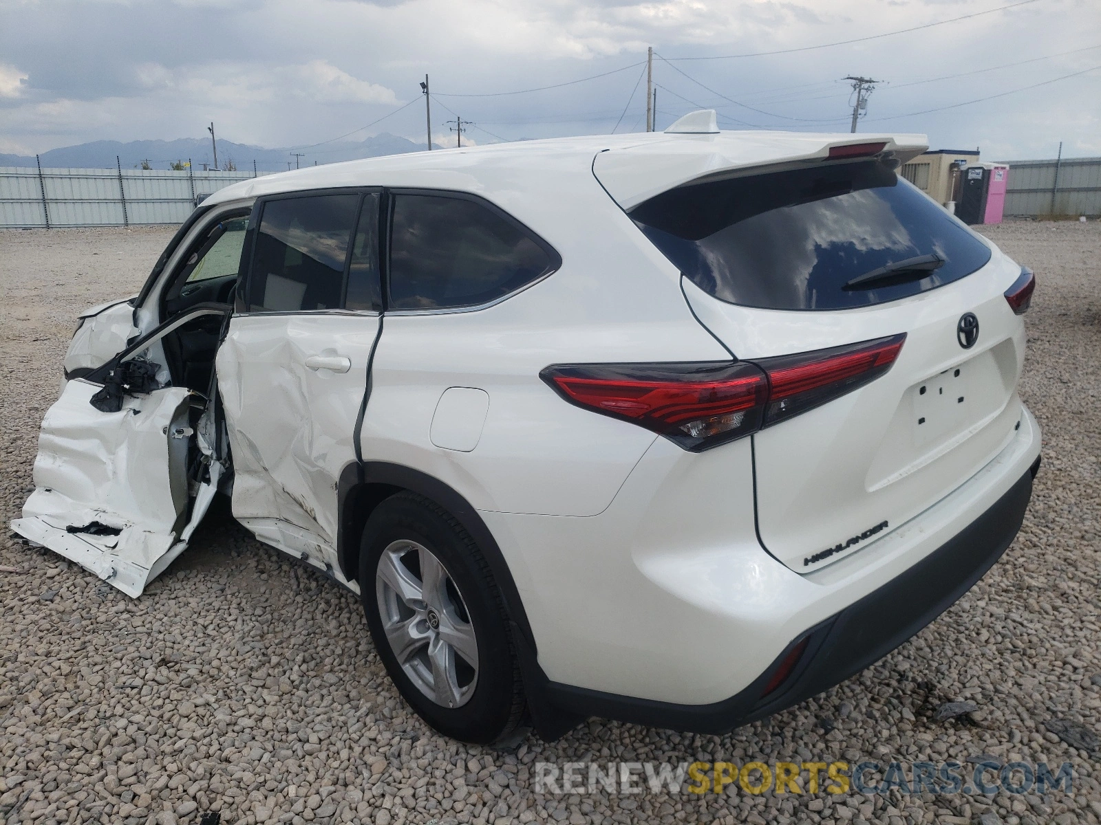 3 Photograph of a damaged car 5TDZZRAH4LS024504 TOYOTA HIGHLANDER 2020