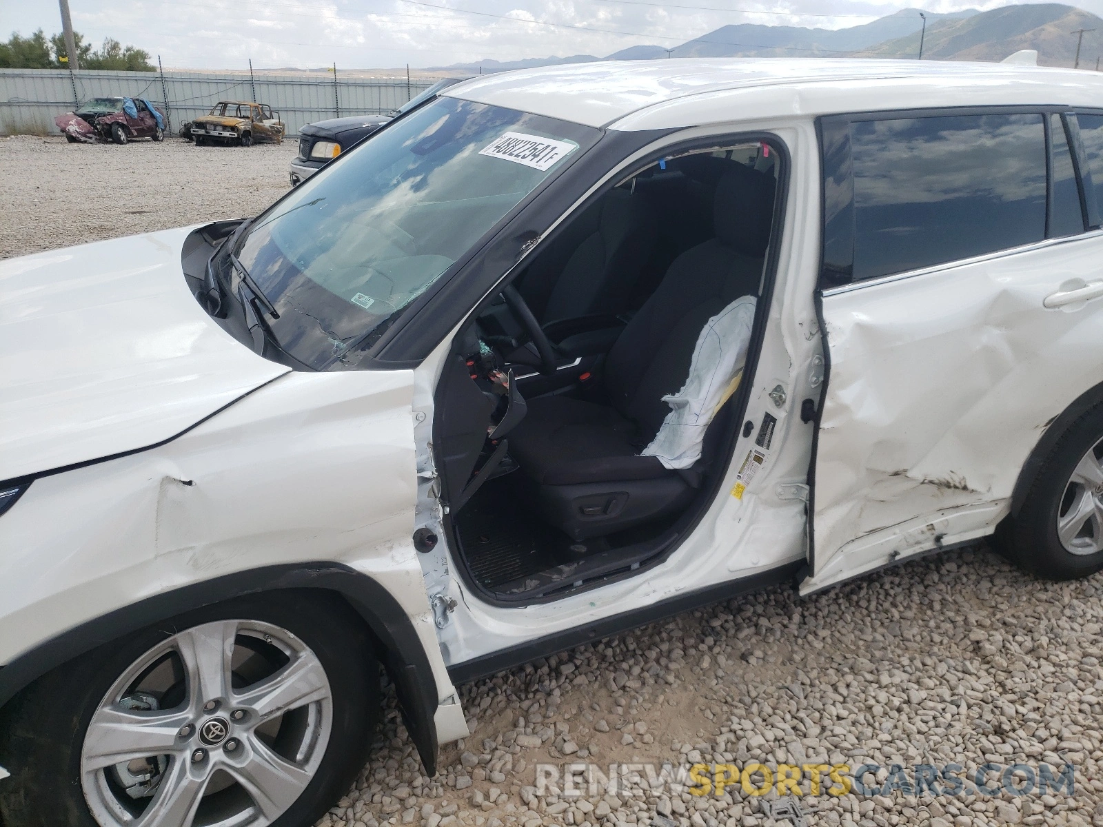 9 Photograph of a damaged car 5TDZZRAH4LS024504 TOYOTA HIGHLANDER 2020