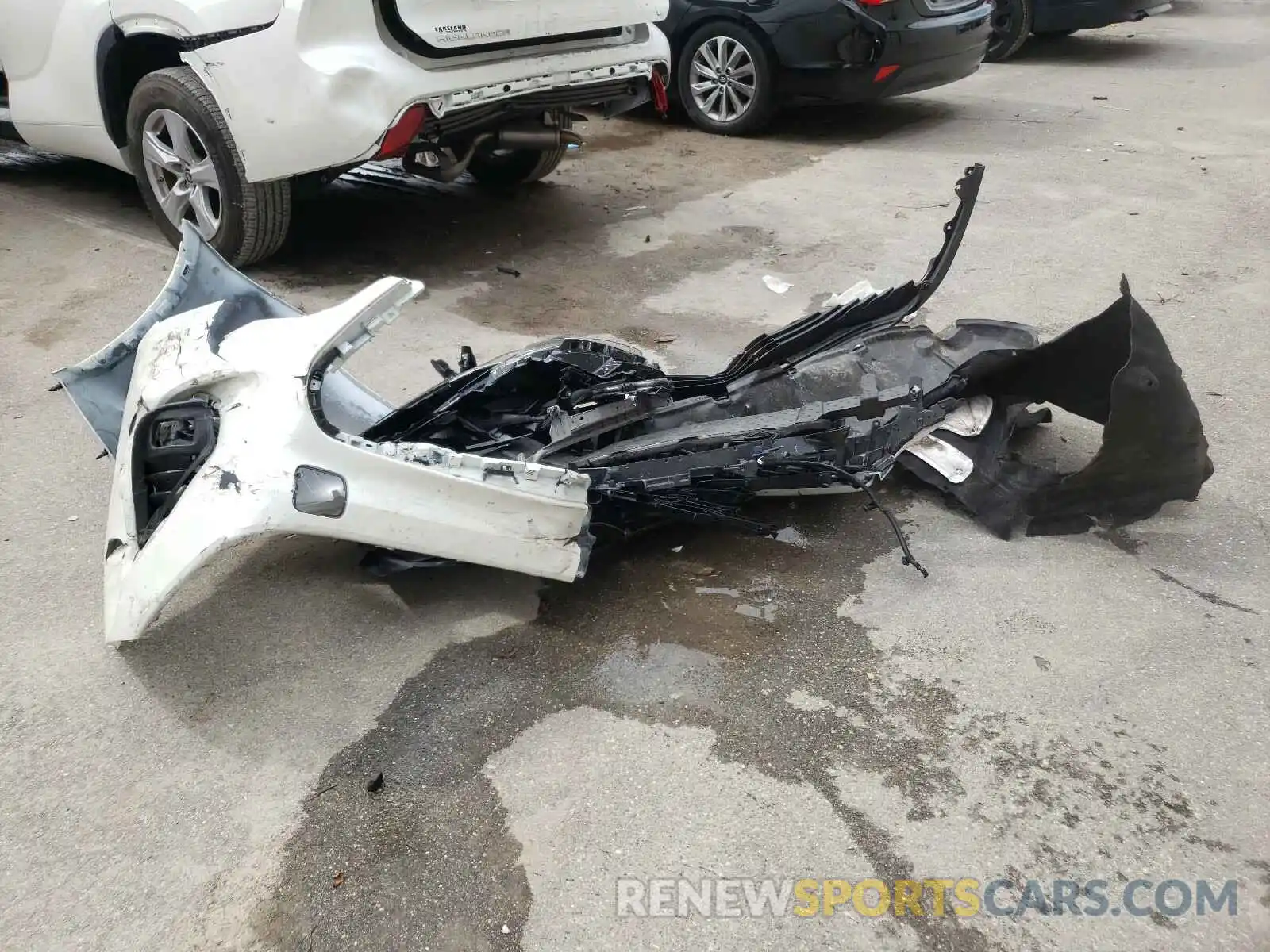 9 Photograph of a damaged car 5TDZZRAH4LS502095 TOYOTA HIGHLANDER 2020