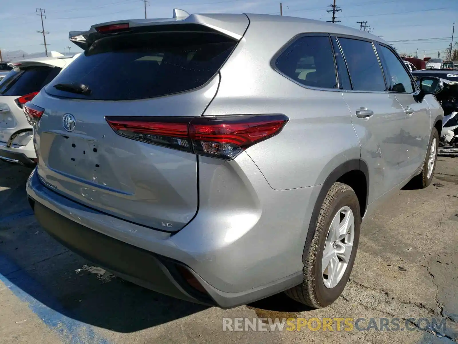 4 Photograph of a damaged car 5TDZZRAH4LS502629 TOYOTA HIGHLANDER 2020