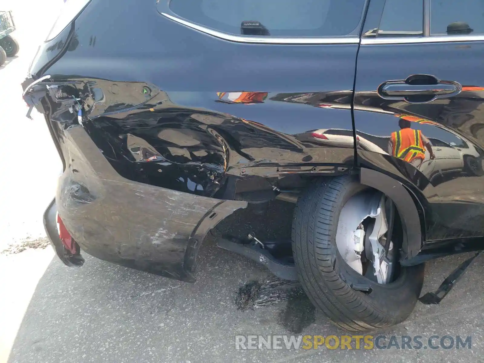 9 Photograph of a damaged car 5TDZZRAH6LS014749 TOYOTA HIGHLANDER 2020