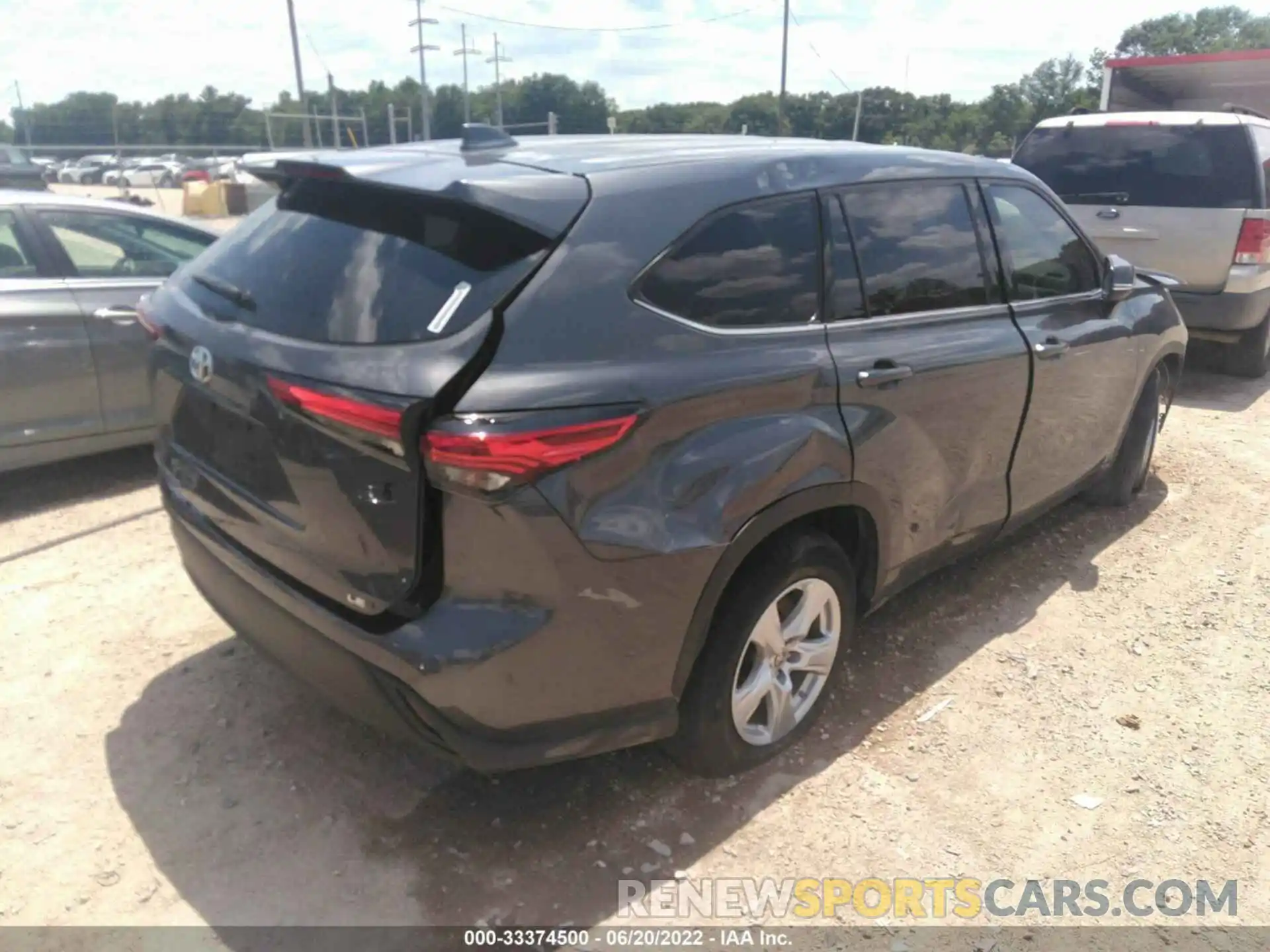 4 Photograph of a damaged car 5TDZZRAH6LS018543 TOYOTA HIGHLANDER 2020