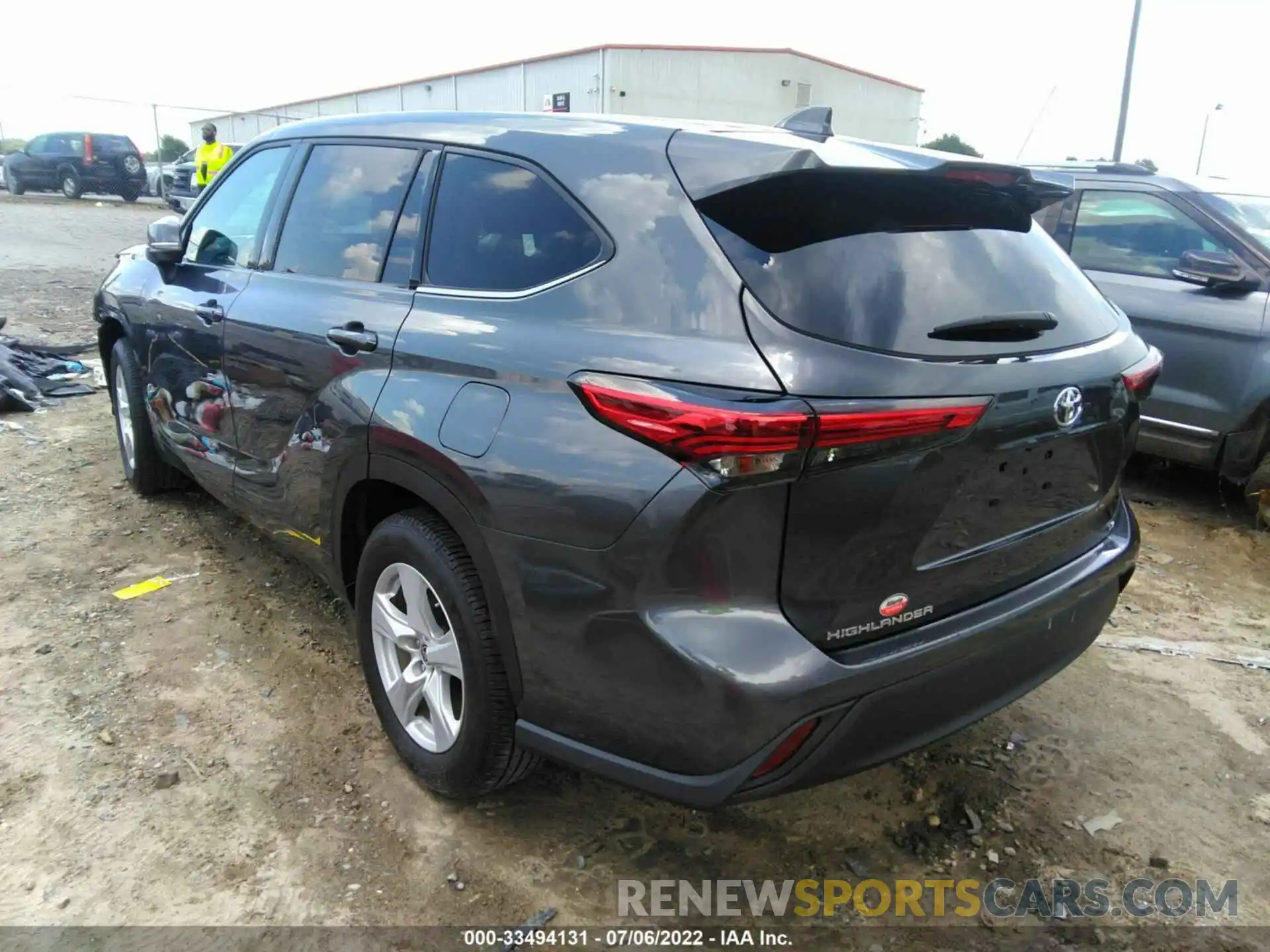 3 Photograph of a damaged car 5TDZZRAH6LS025525 TOYOTA HIGHLANDER 2020