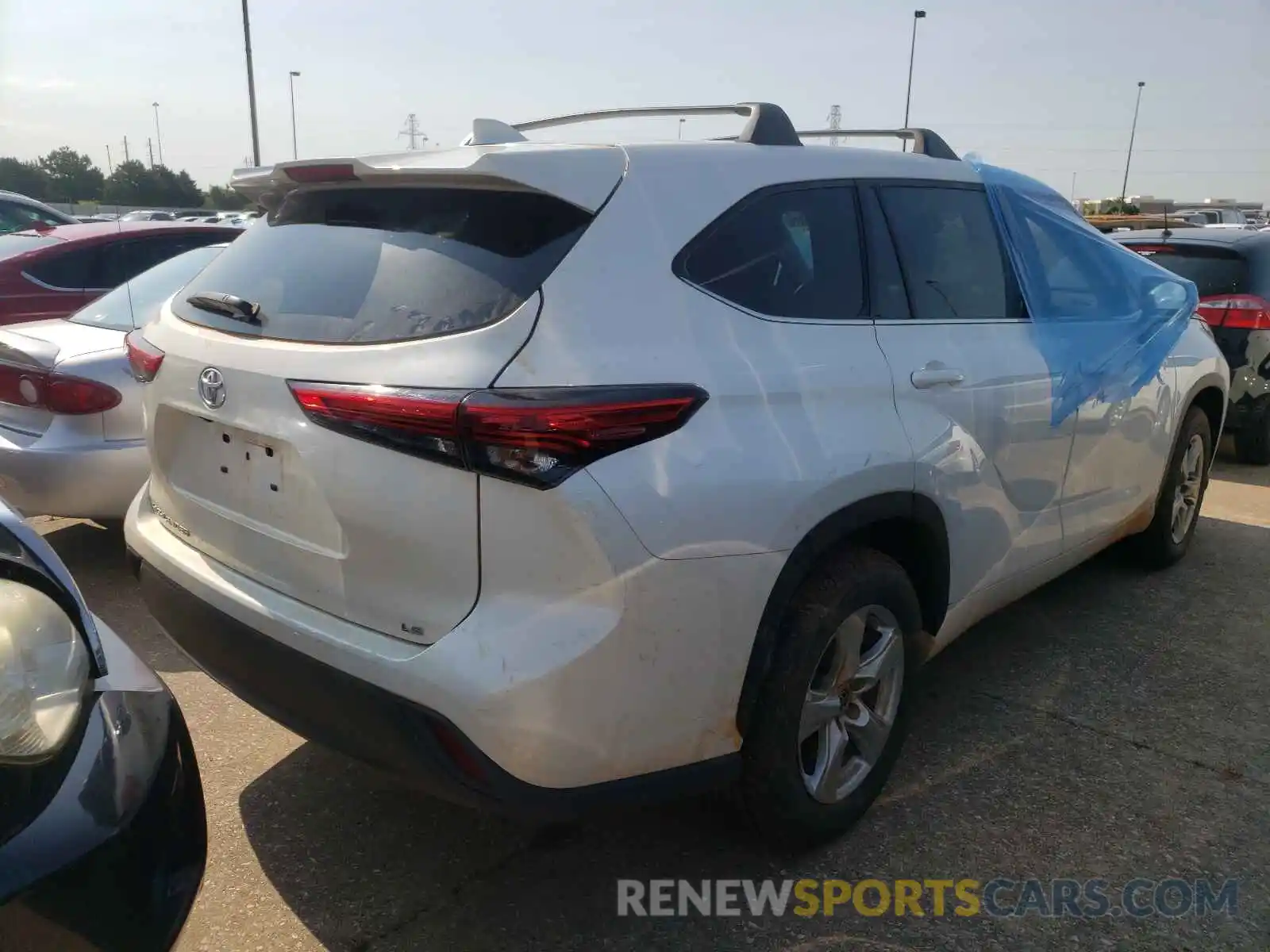 4 Photograph of a damaged car 5TDZZRAH7LS009785 TOYOTA HIGHLANDER 2020