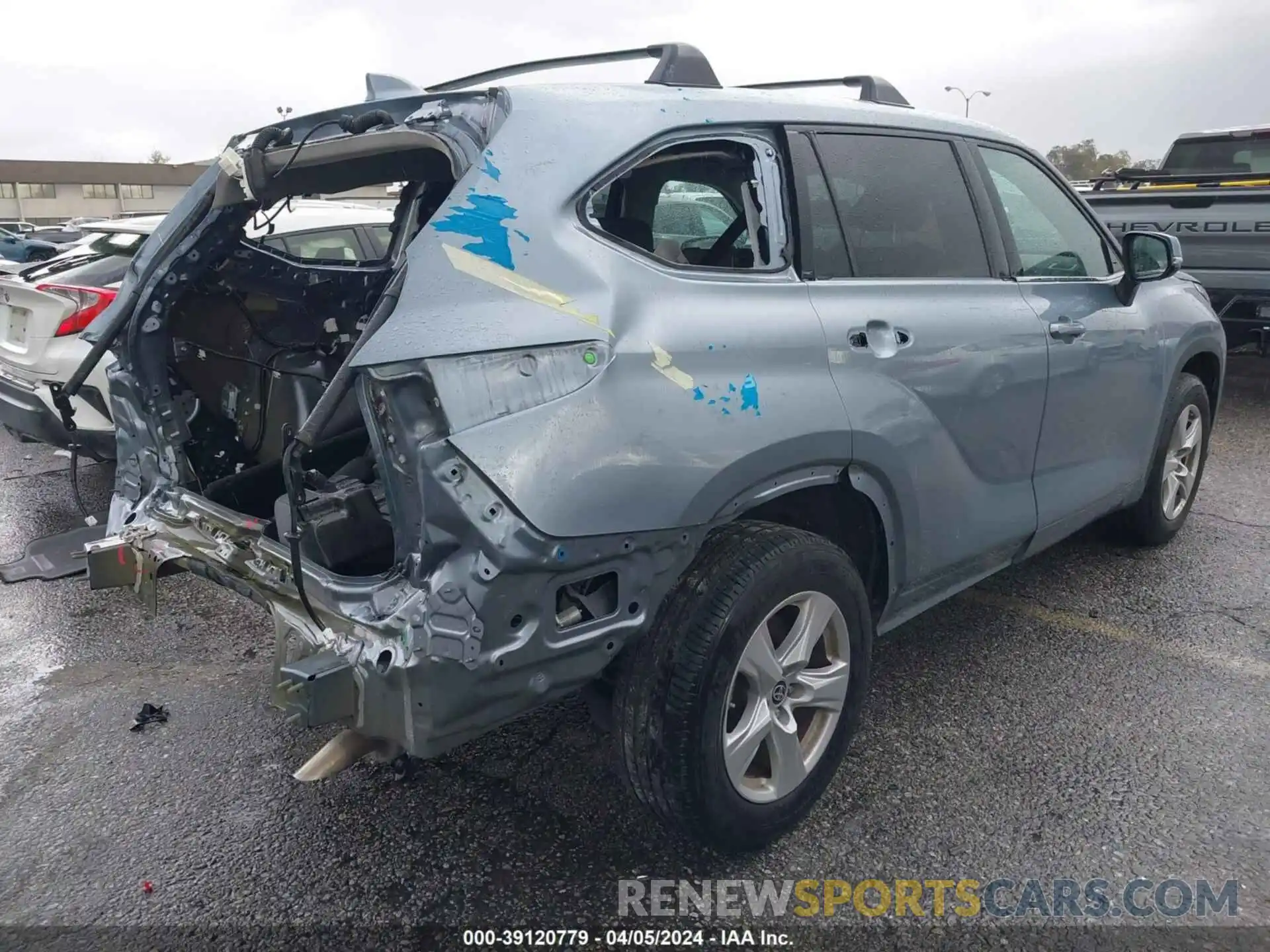 4 Photograph of a damaged car 5TDZZRAH7LS022794 TOYOTA HIGHLANDER 2020