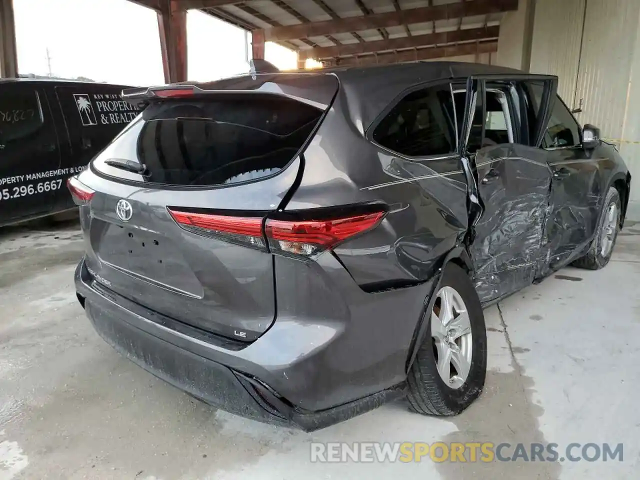 4 Photograph of a damaged car 5TDZZRAH7LS025159 TOYOTA HIGHLANDER 2020