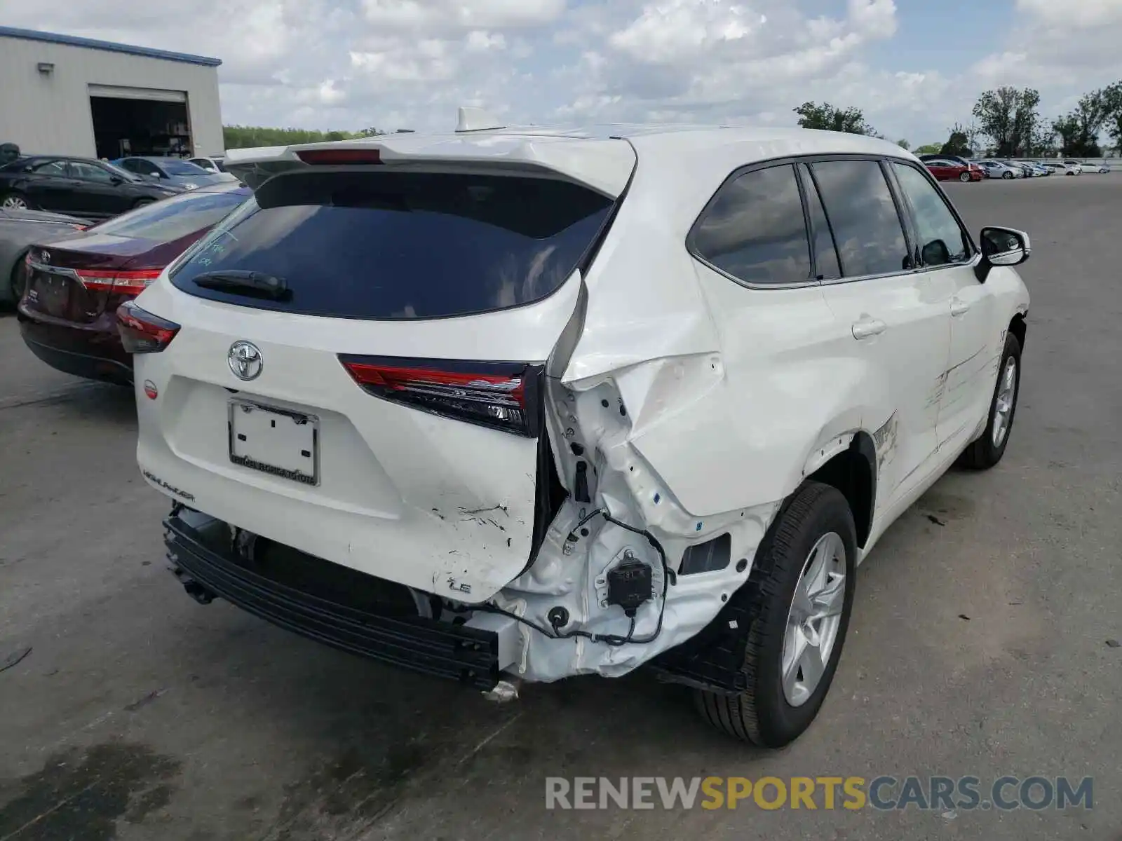 4 Photograph of a damaged car 5TDZZRAH7LS025453 TOYOTA HIGHLANDER 2020