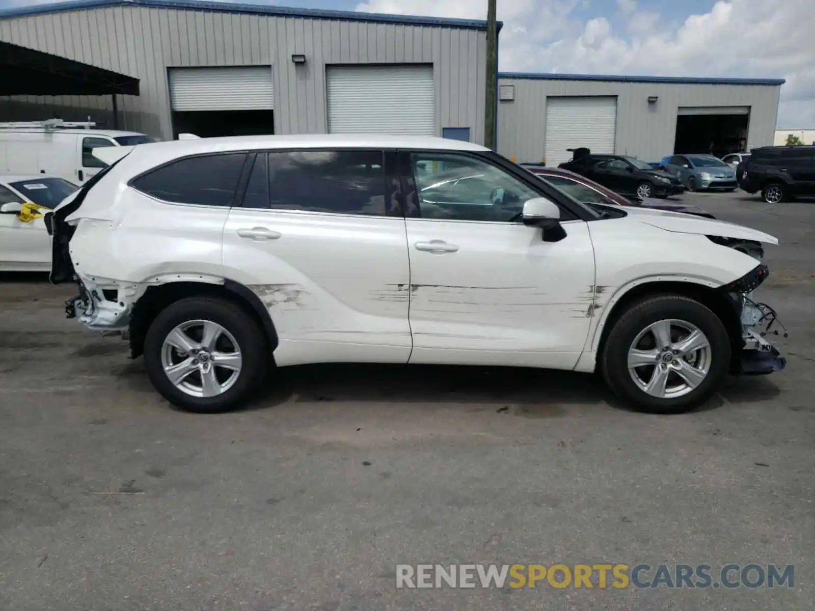 9 Photograph of a damaged car 5TDZZRAH7LS025453 TOYOTA HIGHLANDER 2020