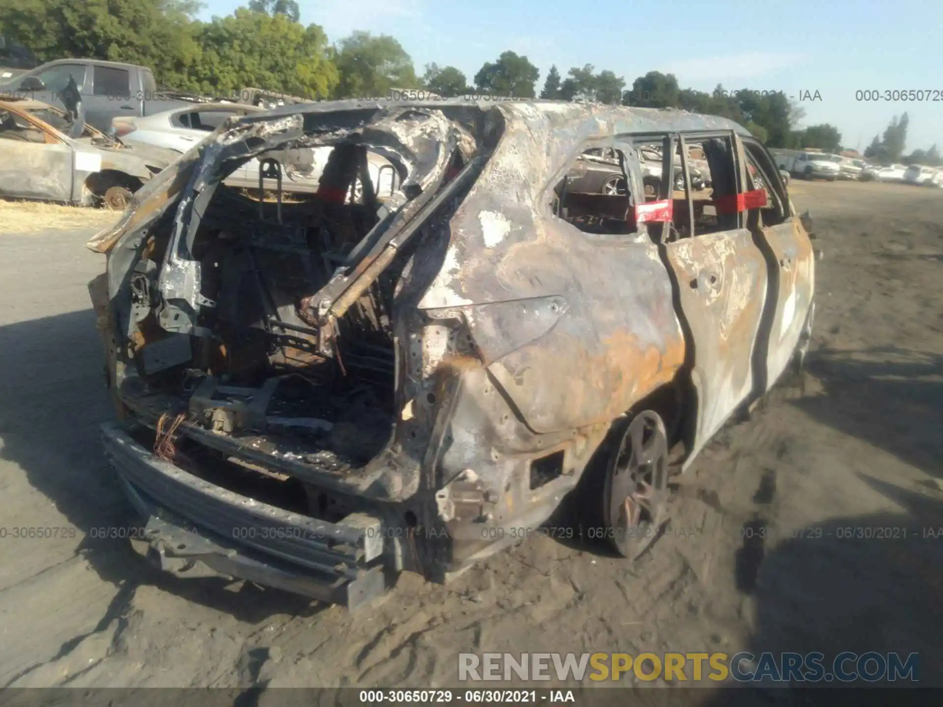 4 Photograph of a damaged car 5TDZZRAH7LS503287 TOYOTA HIGHLANDER 2020