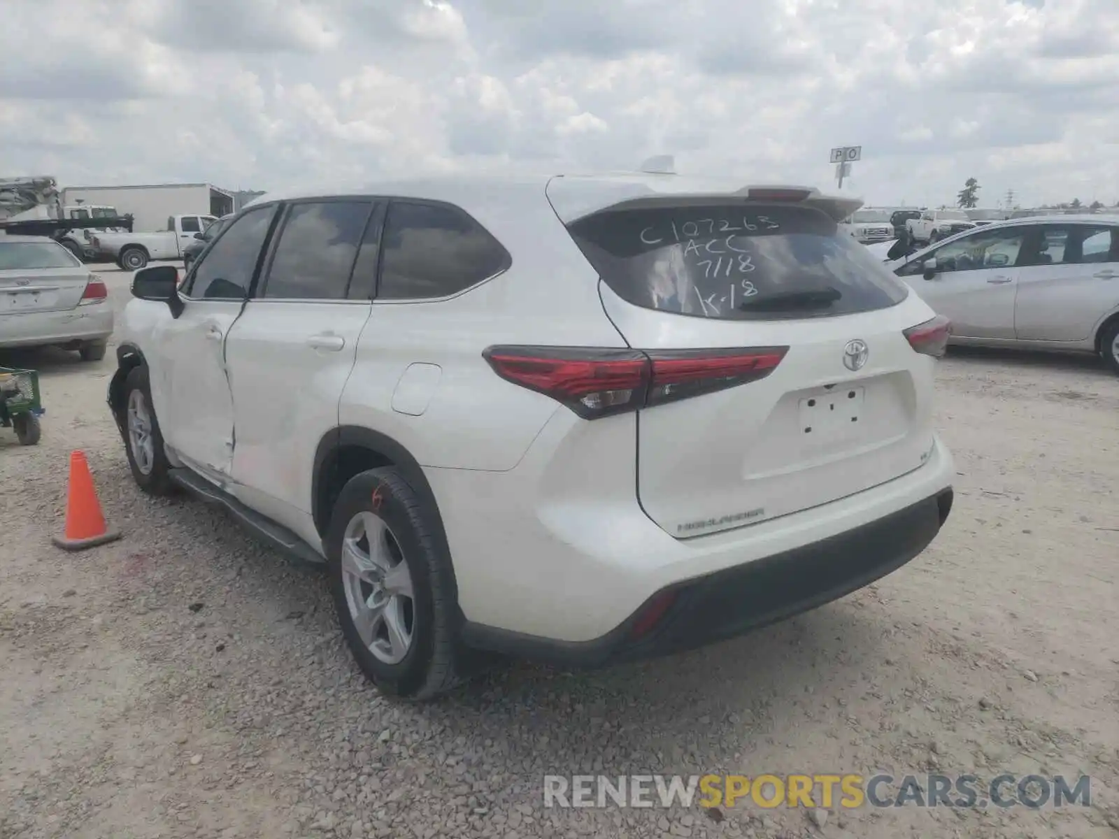 3 Photograph of a damaged car 5TDZZRAH7LS505735 TOYOTA HIGHLANDER 2020